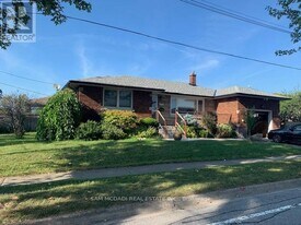 7003 Ann St in Niagara Falls, ON - Building Photo