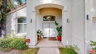 4950 Densmore Ave in Los Angeles, CA - Building Photo - Building Photo