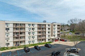 Oak Woods Apartments in Peoria, IL - Building Photo - Building Photo