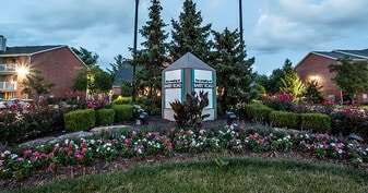 The Crossing at Barry Road Apartments