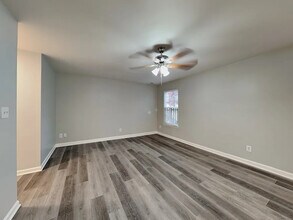 302 Graham Meadow Dr in Charlotte, NC - Foto de edificio - Building Photo