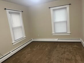 684 Bennett St, Unit 2 in Luzerne, PA - Foto de edificio - Building Photo