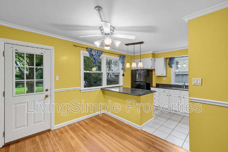 720 Woodburn Rd in Rockville, MD - Building Photo