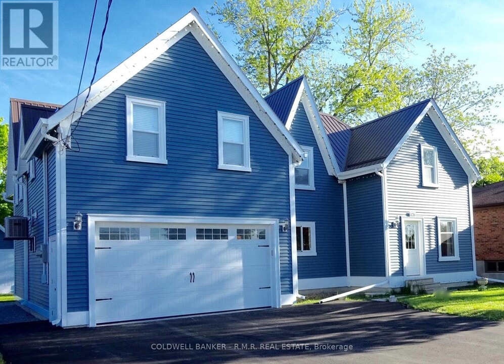 126 Reach St in Uxbridge, ON - Building Photo