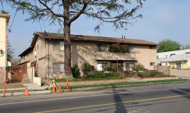 6621 Hazeltine Ave in Van Nuys, CA - Building Photo - Building Photo