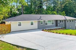 681 Fielding Ln SW in Atlanta, GA - Building Photo