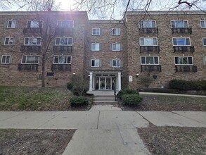Ariel Place in Milwaukee, WI - Foto de edificio - Building Photo
