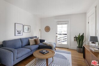 211 S Burlington Ave in Los Angeles, CA - Building Photo - Building Photo