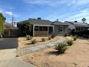 5950 Simpson Ave in Valley Village, CA - Foto de edificio - Building Photo