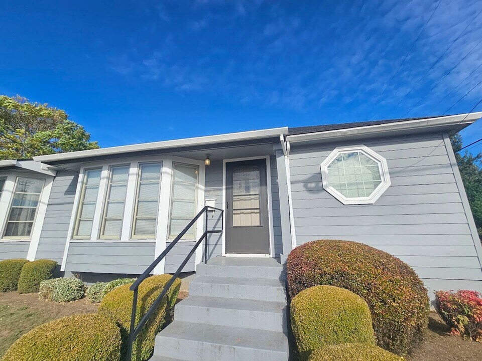 8029-8035 NE Fremont St-Unit -8035 in Portland, OR - Foto de edificio