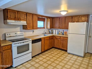 160 Old Plant Rd in Clifton Park, NY - Building Photo - Building Photo