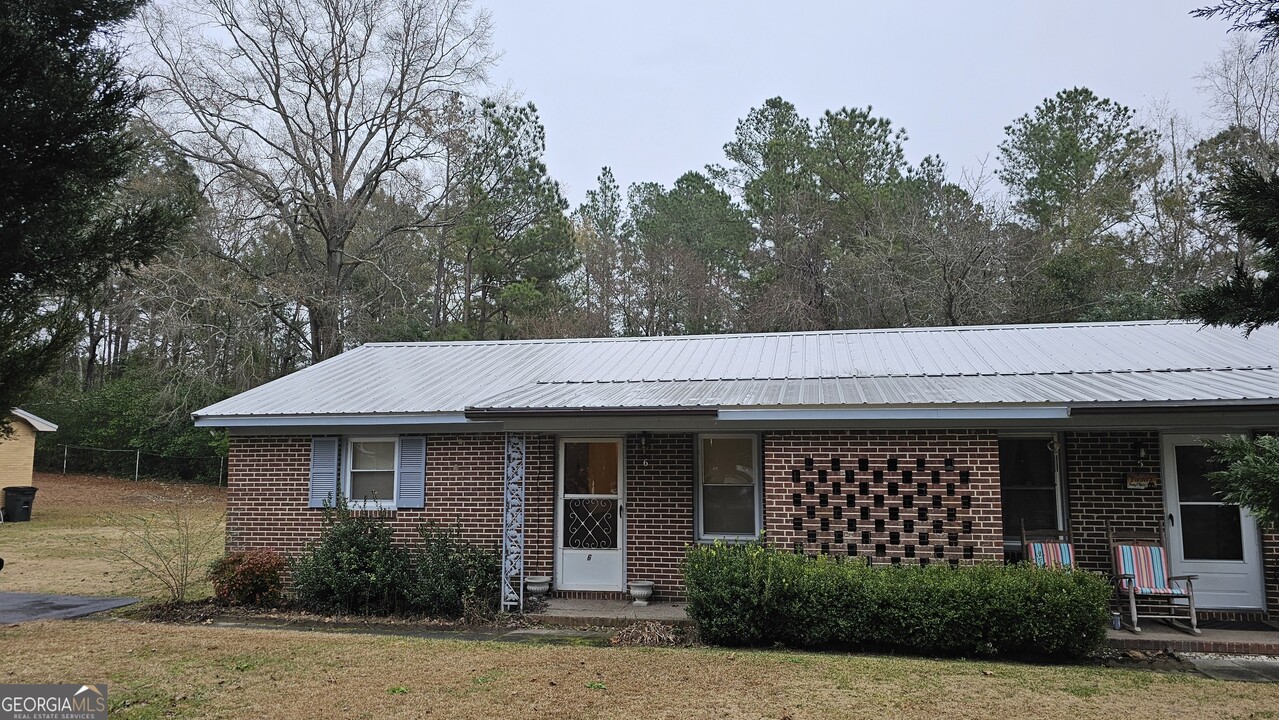 114 Holly Ross Rd in Cochran, GA - Building Photo