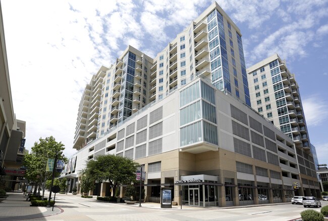 The Heights at Park Lane in Dallas, TX - Building Photo - Building Photo