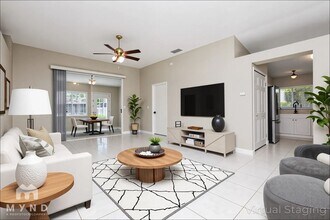 1105 Manigan Ave in Oviedo, FL - Foto de edificio - Building Photo