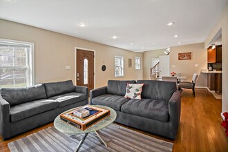 808 W Broad St in Falls Church, VA - Building Photo - Building Photo