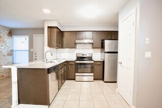 4431 Whispering Valley Dr in Austin, TX - Building Photo - Building Photo