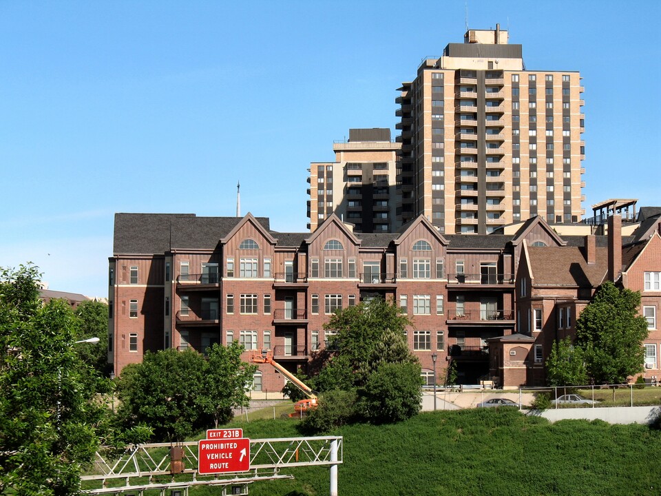 301 Clifton Ave in Minneapolis, MN - Foto de edificio