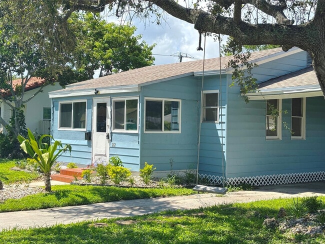 342 SW 2nd Ave in Dania Beach, FL - Building Photo - Building Photo