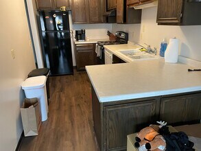 4456 Johnny Cake Ridge Rd in Eagan, MN - Foto de edificio - Building Photo