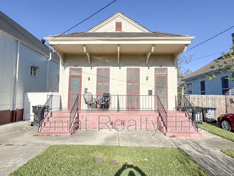 2657 Ursuline Ave in New Orleans, LA - Building Photo