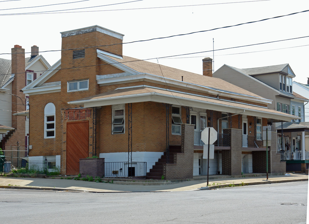 146 East Ave in Mount Carmel, PA - Building Photo