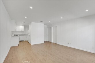1117 Linden Ave, Unit 21 in Glendale, CA - Building Photo - Building Photo