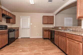 3907 Cary Creek Dr in Baytown, TX - Building Photo - Building Photo