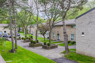 Creekside Townhomes in Oshawa, ON - Building Photo
