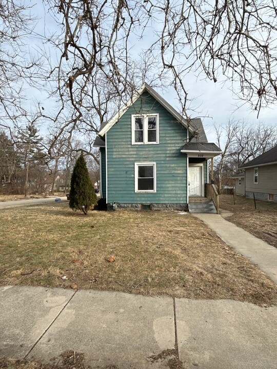 502 Foster Ave in Rockford, IL - Building Photo