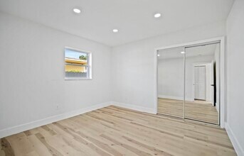 1521 NE 148th St in Miami, FL - Foto de edificio - Building Photo