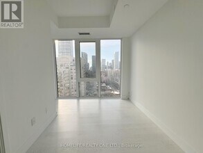 308 Jarvis St in Toronto, ON - Building Photo - Building Photo