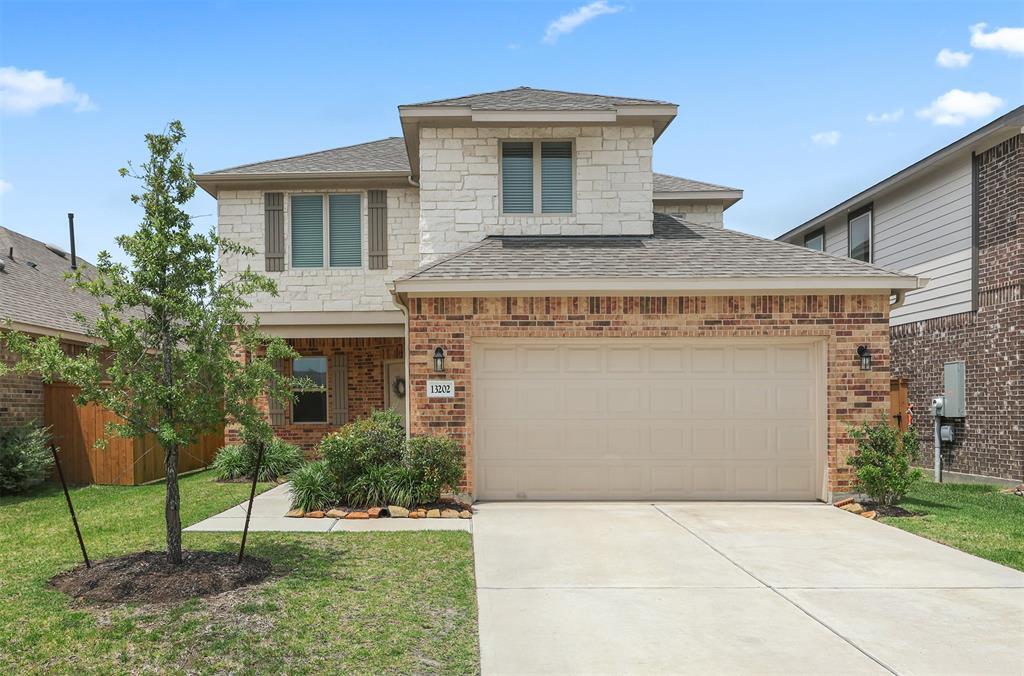 13202 Villa Sola Dr in La Marque, TX - Building Photo