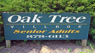 Oak Tree Village in Fairborn, OH - Building Photo - Building Photo