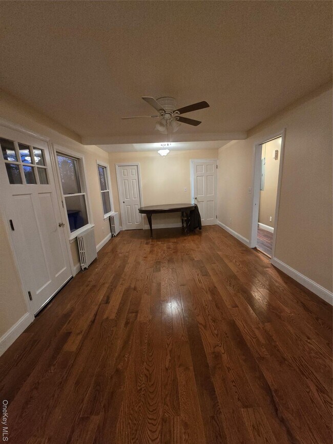 35 Townsend Rd in Cortlandt, NY - Foto de edificio - Building Photo