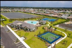 8301 Catria Ln in Wellington, FL - Building Photo