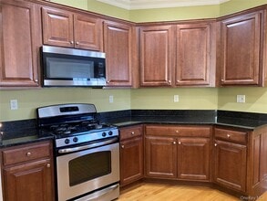 16 Nicole Ct in Copiague, NY - Building Photo - Building Photo