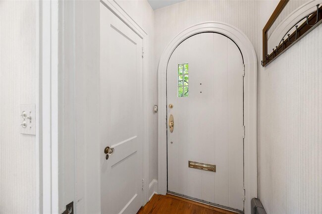 44 Hamilton Rd in Scarsdale, NY - Building Photo - Building Photo