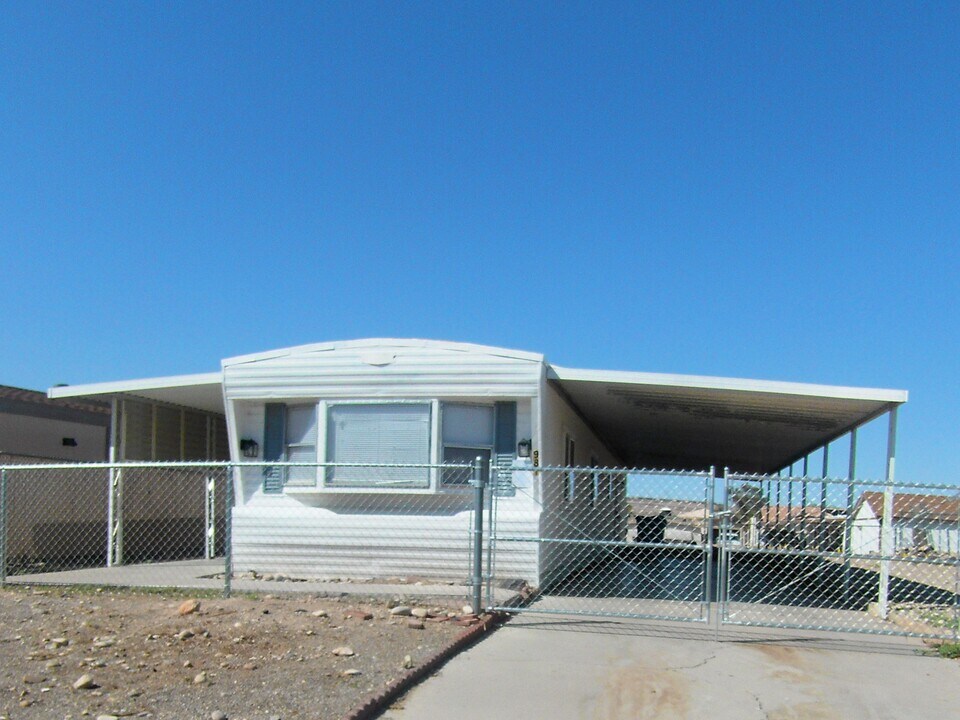 981 Stahlman Dr in Bullhead City, AZ - Building Photo
