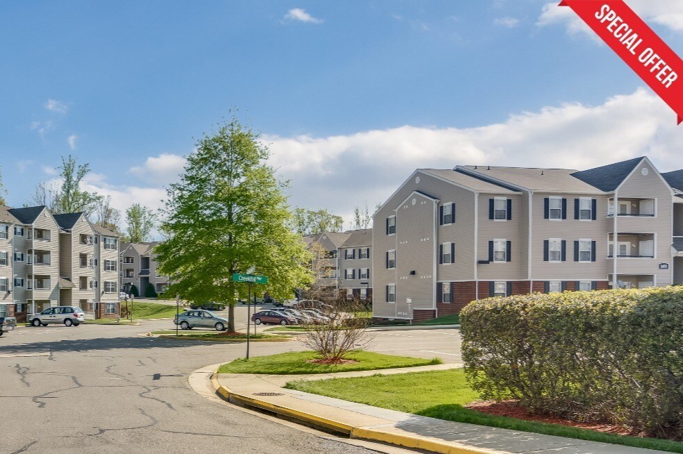 Creekpointe Apartments in Midlothian, VA - Building Photo