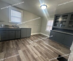 109 Columbia St in Michigan City, IN - Building Photo