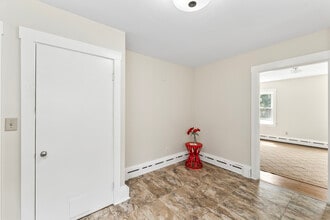11 Edgewood Rd in Durham, NH - Building Photo - Building Photo
