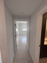 110 NW 14th Ave, Unit B5 in Dania Beach, FL - Building Photo - Building Photo
