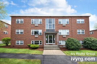 1105 Lexington St in Waltham, MA - Building Photo