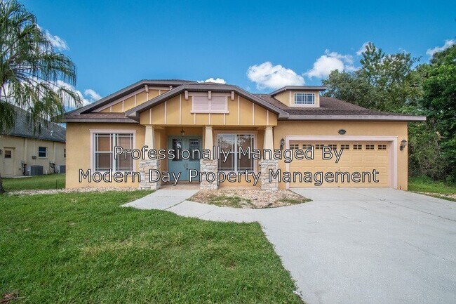 14211 Spring Hill Dr in Spring Hill, FL - Building Photo - Building Photo