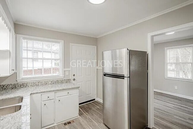 1236 S Dixon Dr in Columbus, GA - Foto de edificio - Building Photo