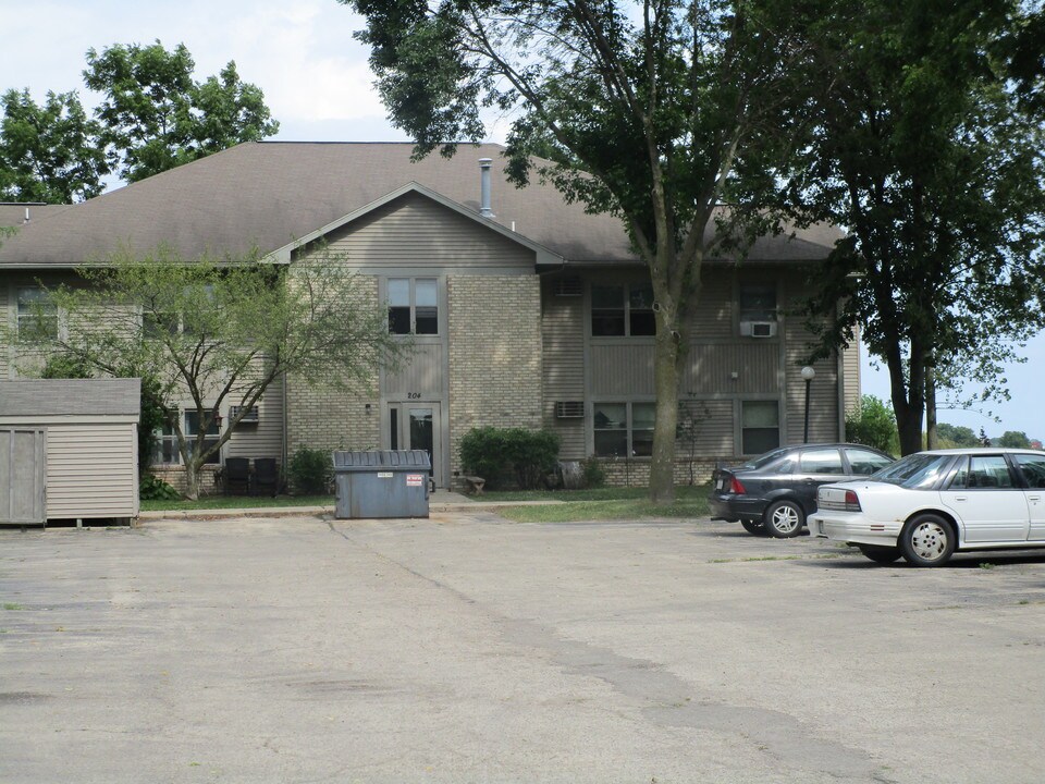 204 Booth St, Unit 101 in Fox Lake, WI - Building Photo