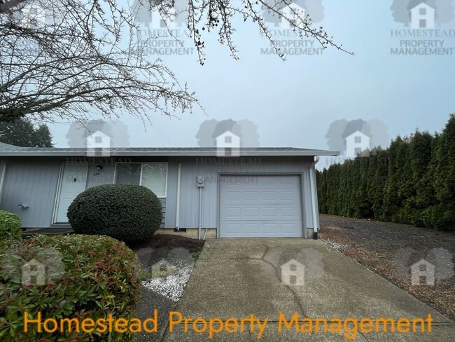 534 NE Dallas Dr in Dallas, OR - Building Photo - Building Photo