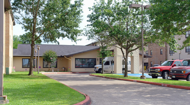 Baten Arms Apartments in Beaumont, TX - Building Photo - Building Photo