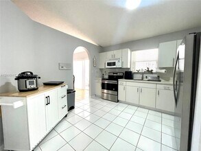 9929 NW 29th Terrace in Doral, FL - Building Photo - Building Photo