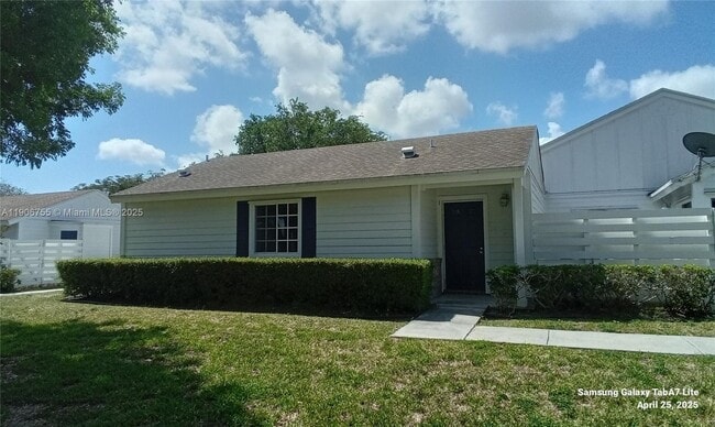 13764 SW 149th Cir Ln in Miami, FL - Building Photo - Building Photo